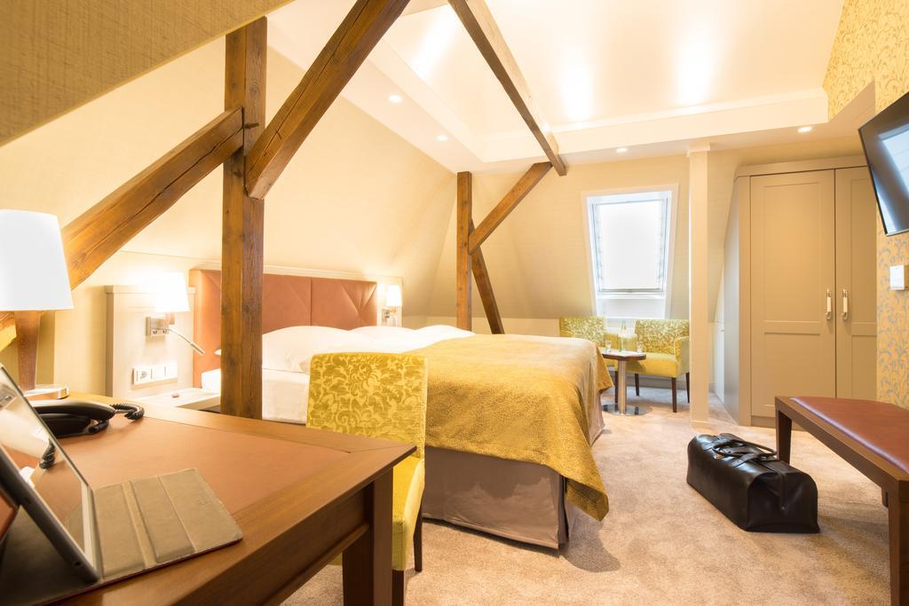 Parkhotel Gueldene Berge Weißenfels Szoba fotó